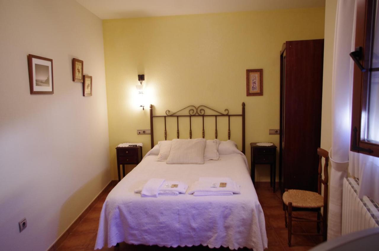 Apartamentos Turisticos Villa Y Corte Ampudia Ngoại thất bức ảnh