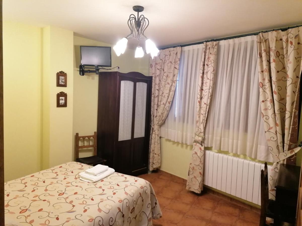 Apartamentos Turisticos Villa Y Corte Ampudia Ngoại thất bức ảnh