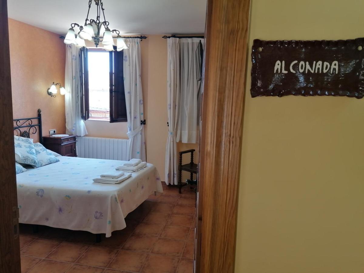 Apartamentos Turisticos Villa Y Corte Ampudia Ngoại thất bức ảnh