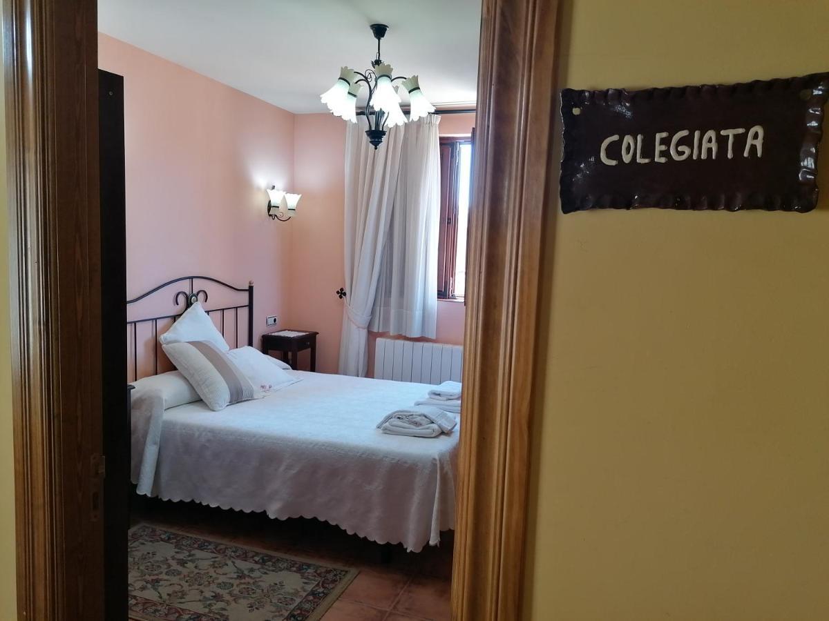 Apartamentos Turisticos Villa Y Corte Ampudia Ngoại thất bức ảnh