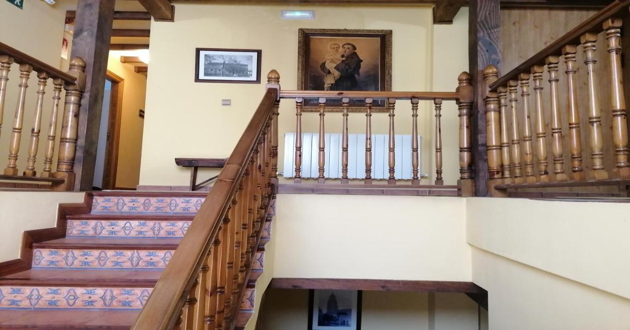 Apartamentos Turisticos Villa Y Corte Ampudia Ngoại thất bức ảnh