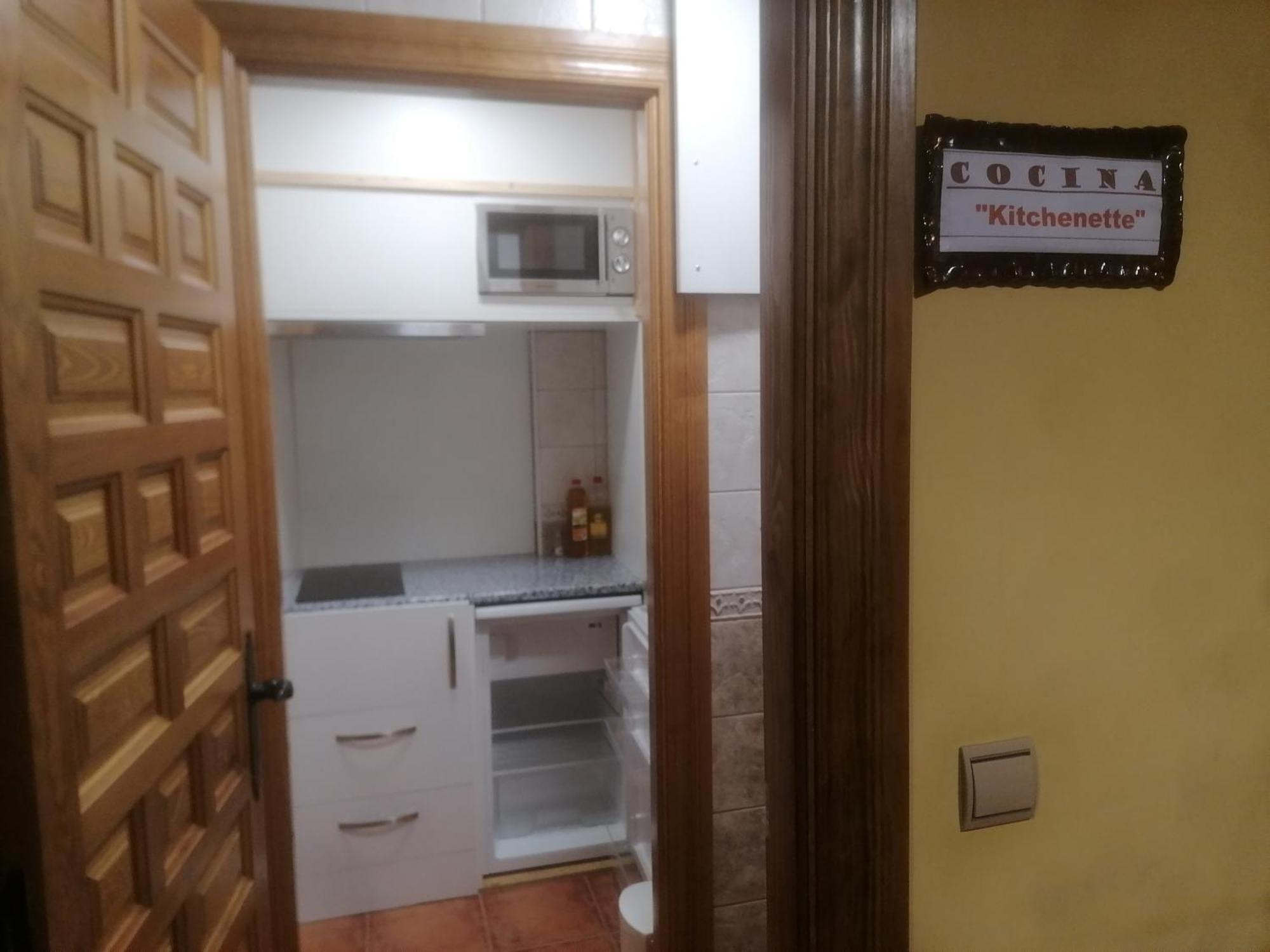 Apartamentos Turisticos Villa Y Corte Ampudia Ngoại thất bức ảnh
