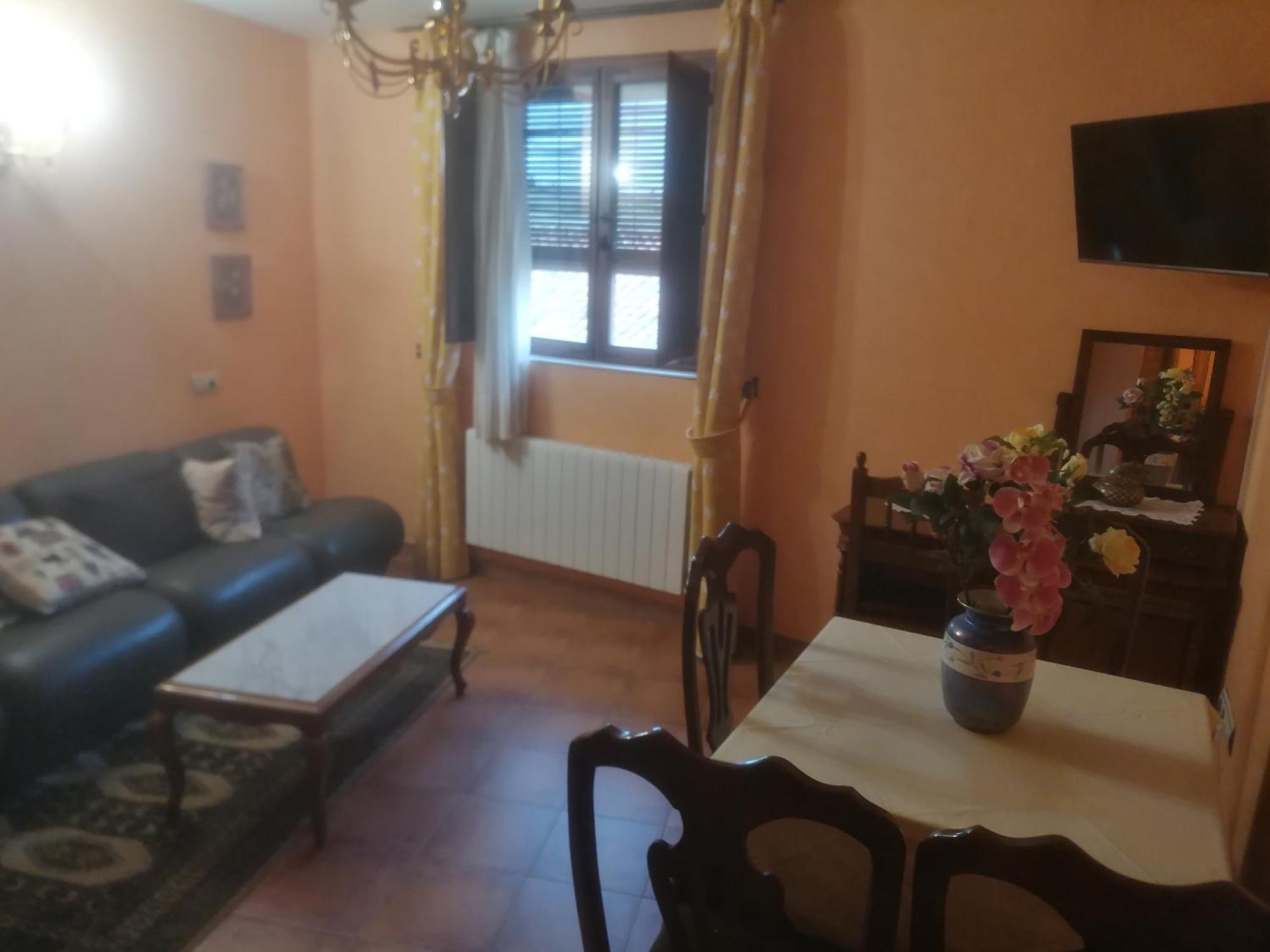 Apartamentos Turisticos Villa Y Corte Ampudia Ngoại thất bức ảnh