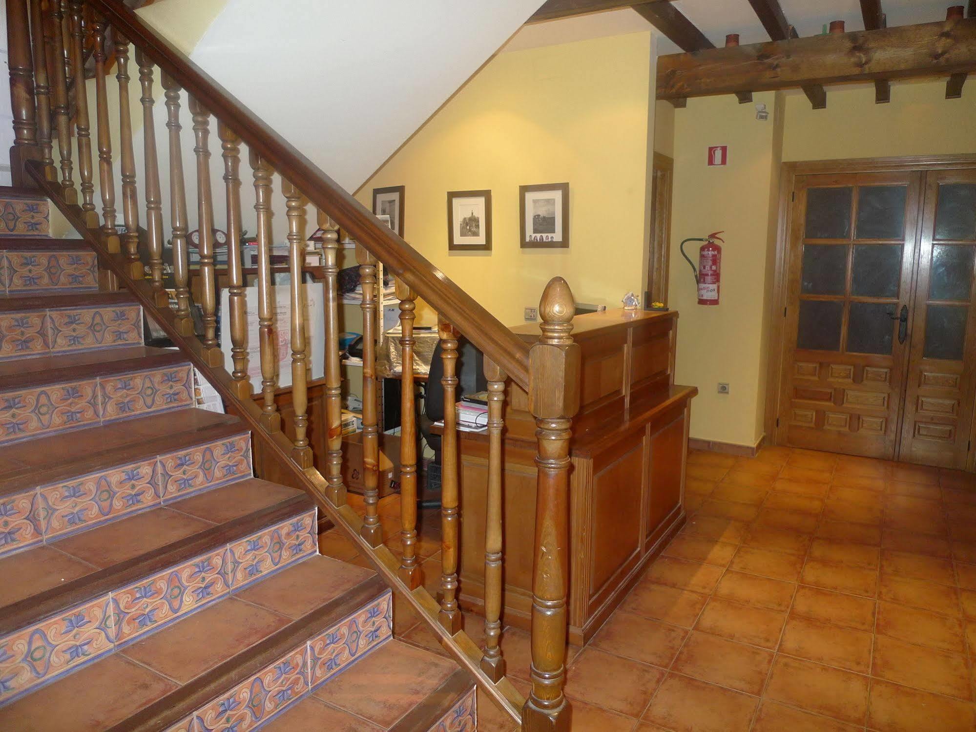 Apartamentos Turisticos Villa Y Corte Ampudia Ngoại thất bức ảnh