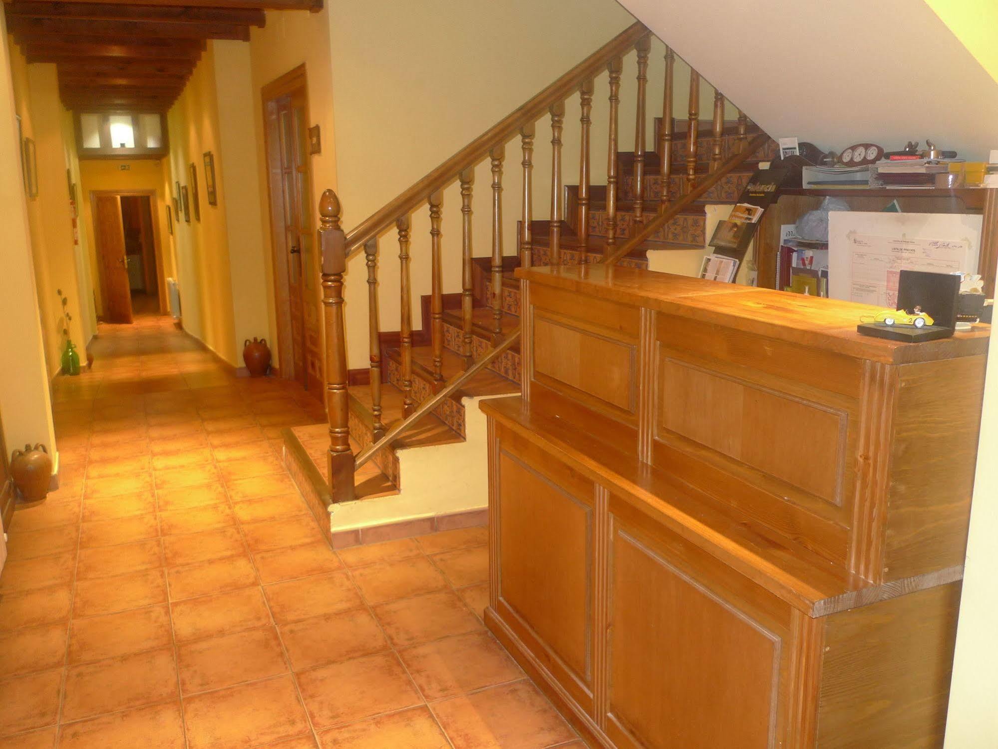 Apartamentos Turisticos Villa Y Corte Ampudia Ngoại thất bức ảnh