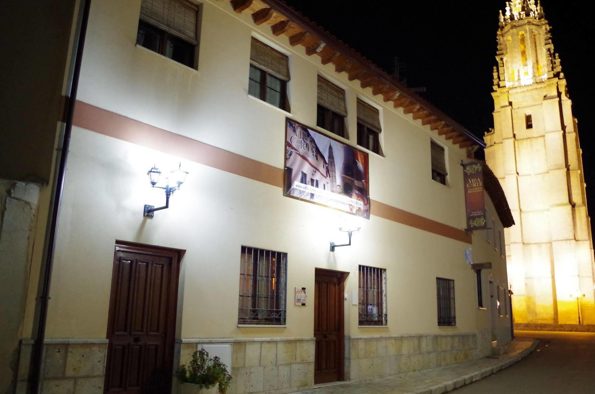 Apartamentos Turisticos Villa Y Corte Ampudia Ngoại thất bức ảnh
