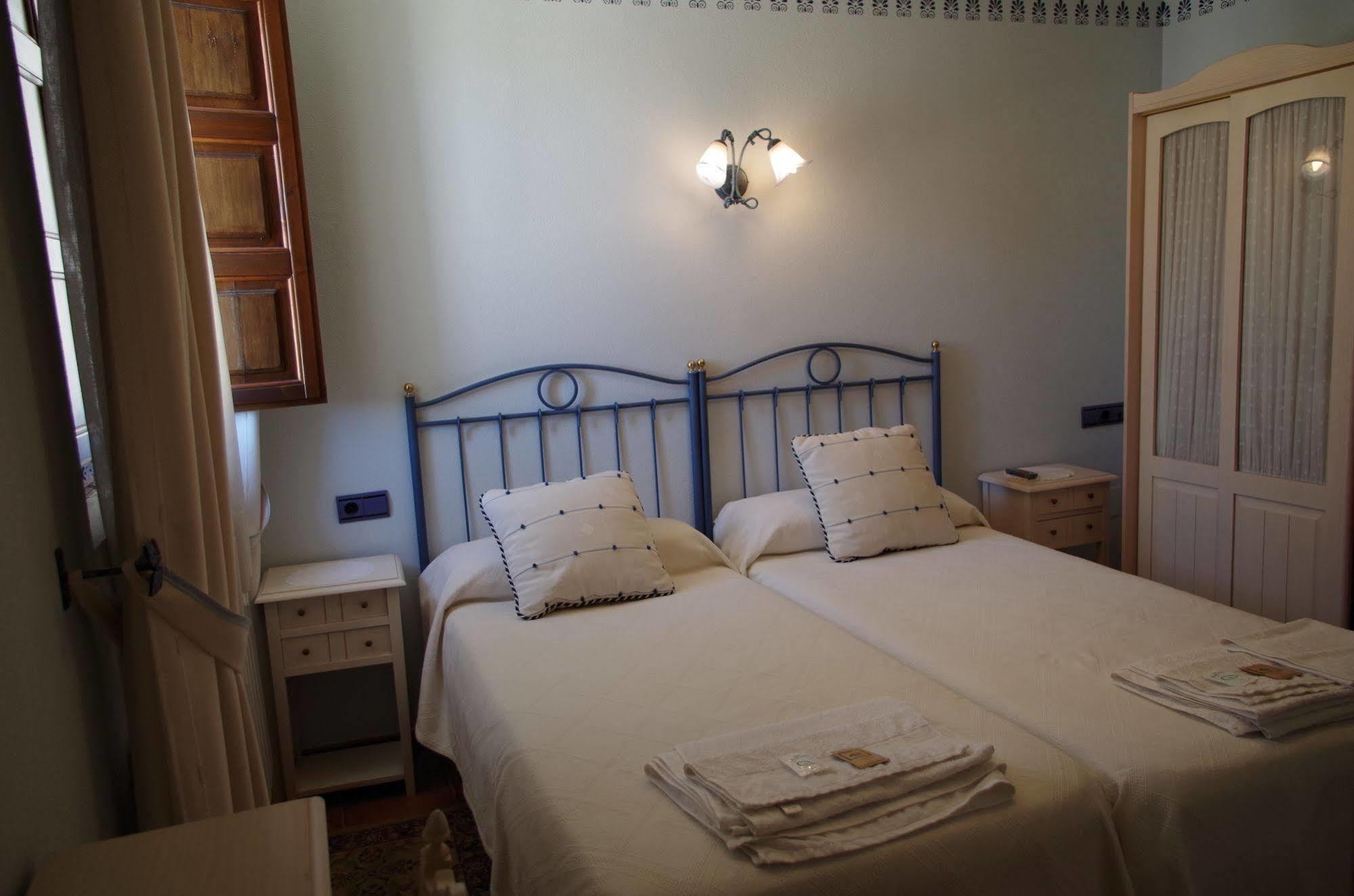 Apartamentos Turisticos Villa Y Corte Ampudia Ngoại thất bức ảnh