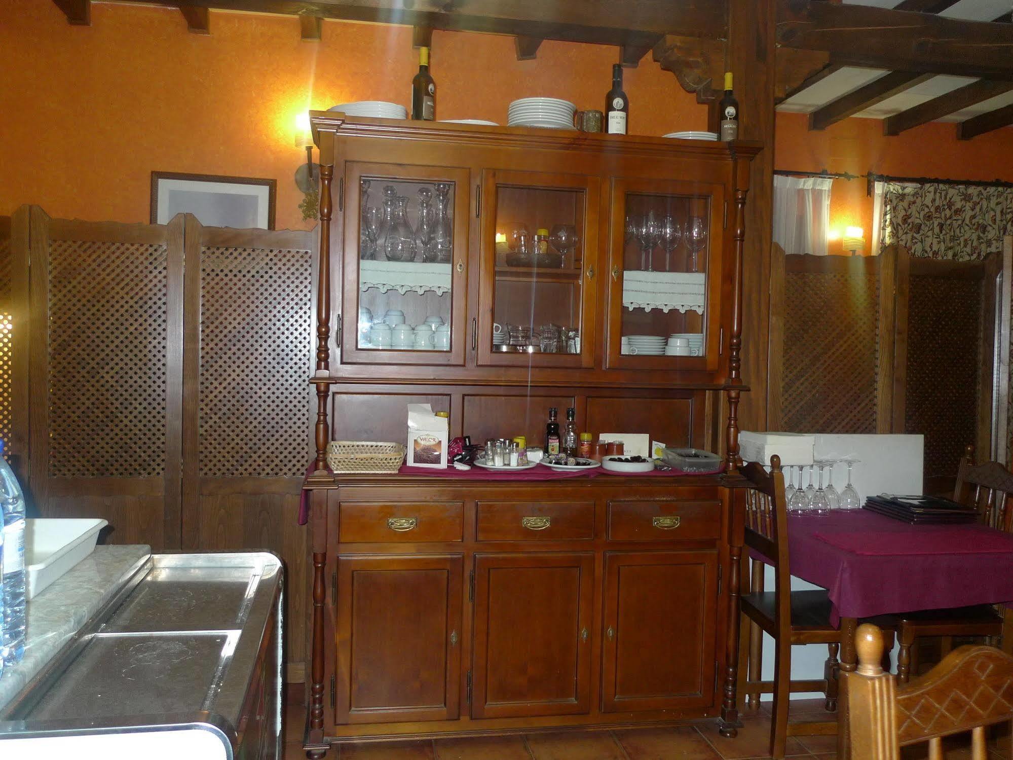 Apartamentos Turisticos Villa Y Corte Ampudia Ngoại thất bức ảnh