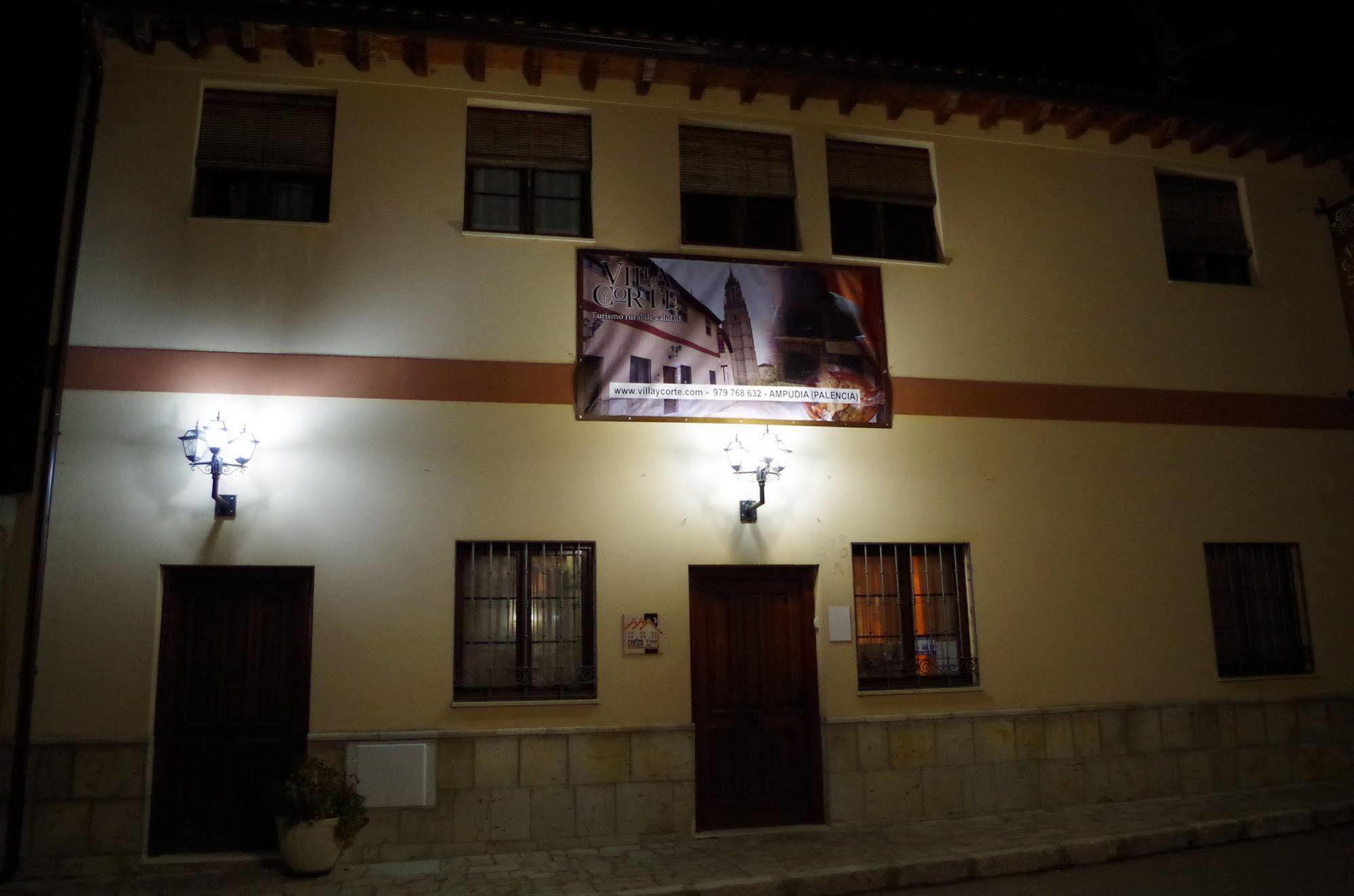 Apartamentos Turisticos Villa Y Corte Ampudia Ngoại thất bức ảnh